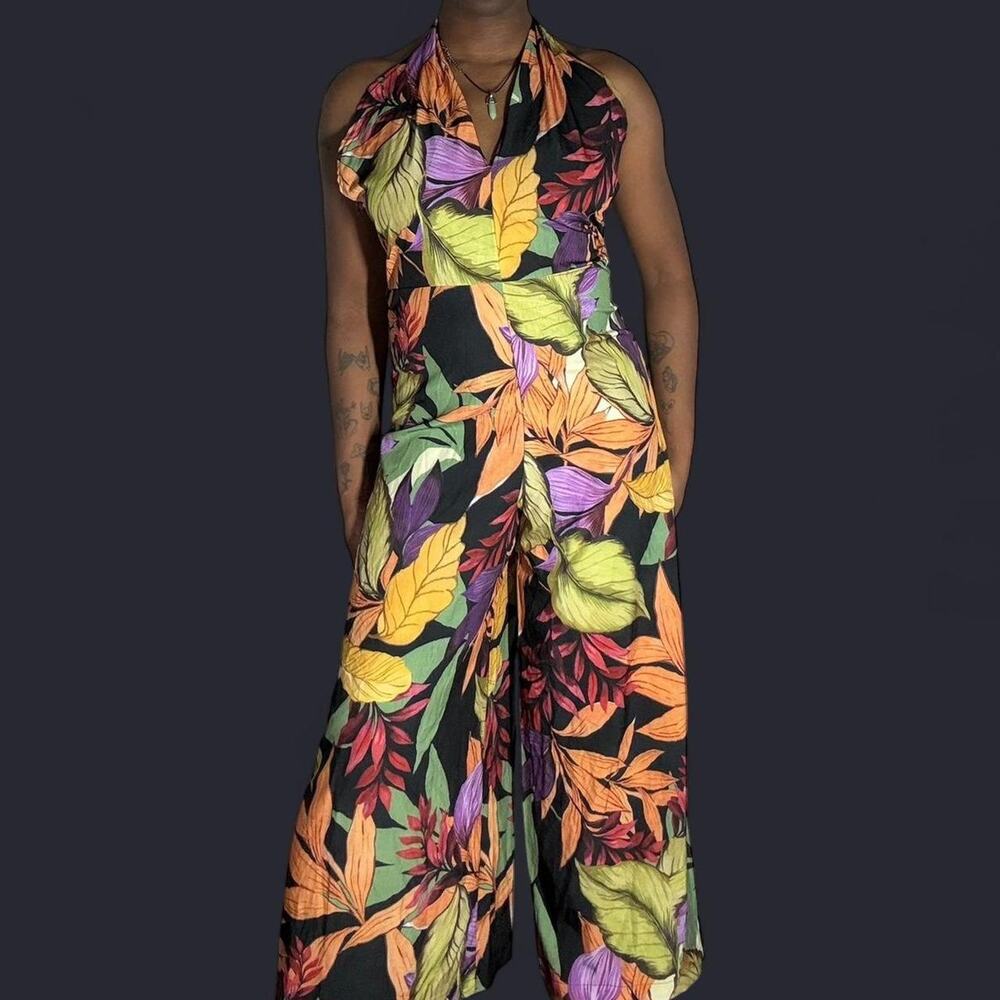 Tropical floral maxi jumpsuitwith halter top.